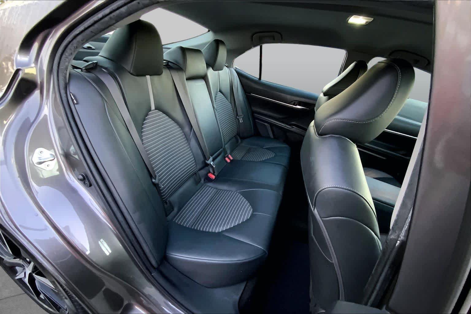 Used 2022 Toyota Camry SE FWD image 17