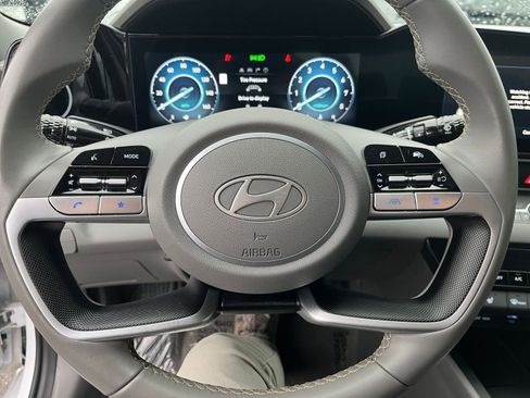 Used 2025 Hyundai Elantra SEL image 28