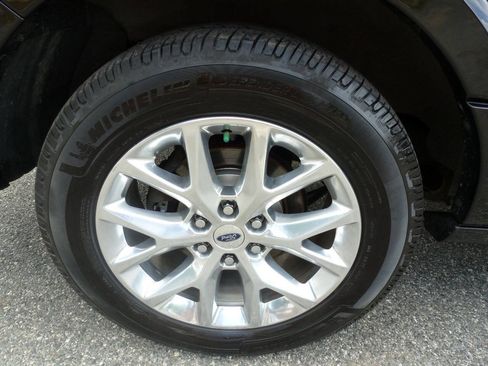 Used 2017 Ford Expedition Limited w/ Equipment Group 301A AWD/4WD image 19