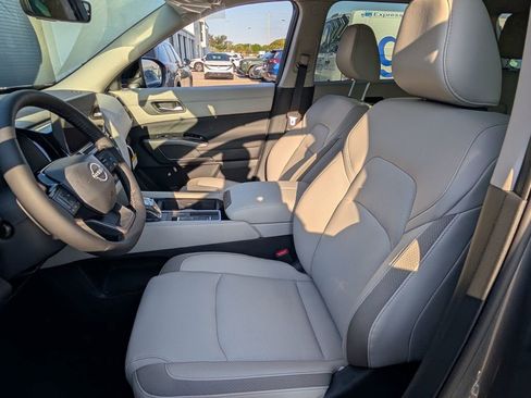 New 2026 Nissan Pathfinder SL FWD image 10