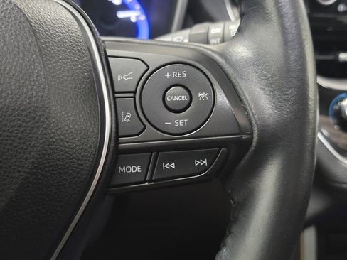 Used 2022 Toyota Corolla Cross XLE image 33