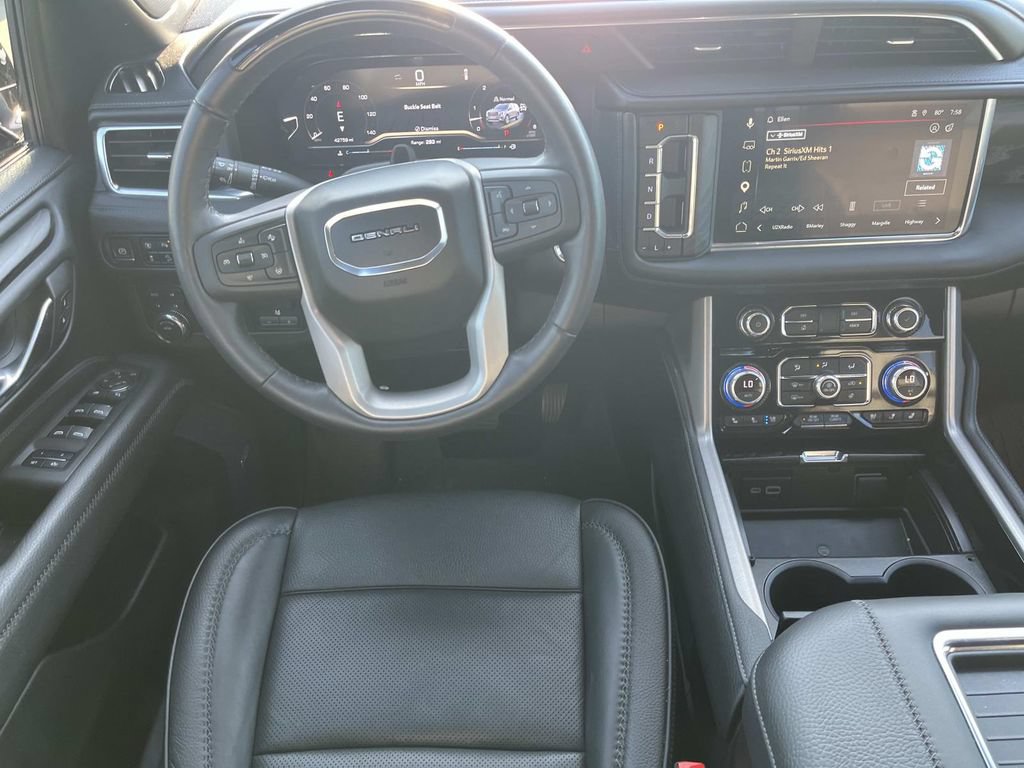 Used 2023 GMC Yukon XL Denali w/ Advanced Technology Package AWD/4WD image 13