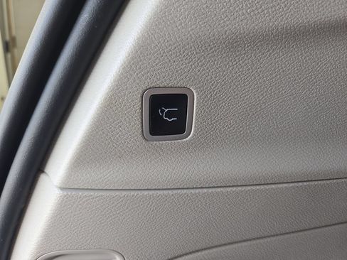 Used 2024 Chrysler Pacifica Touring-L FWD image 16