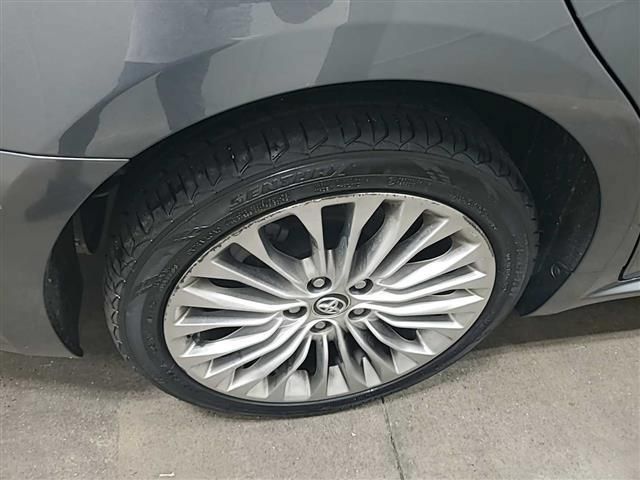 Used 2017 Toyota Avalon Limited FWD image 17