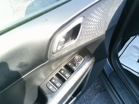 Used 2025 Kia Soul LX FWD image 13