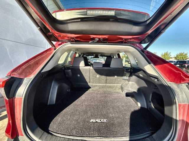 Used 2019 Toyota RAV4 XLE w/ Convenience Package FWD image 23