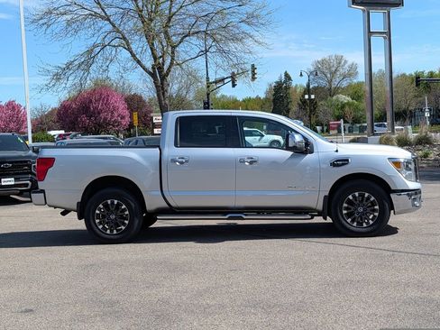 Used 2017 Nissan Titan SL w/ Off-Road Package AWD/4WD image 13