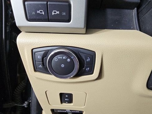 Used 2020 Ford F350 Lariat image 19