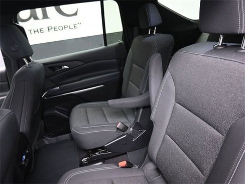 Used 2025 Chevrolet Traverse LT image 21