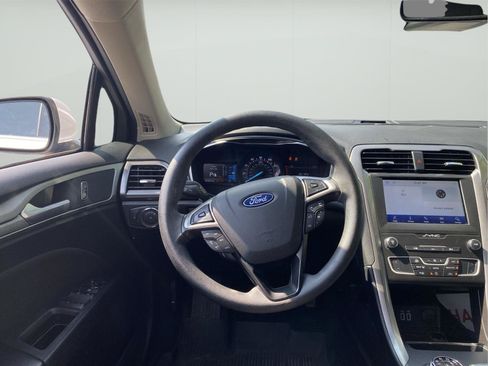 Used 2020 Ford Fusion SE FWD image 19