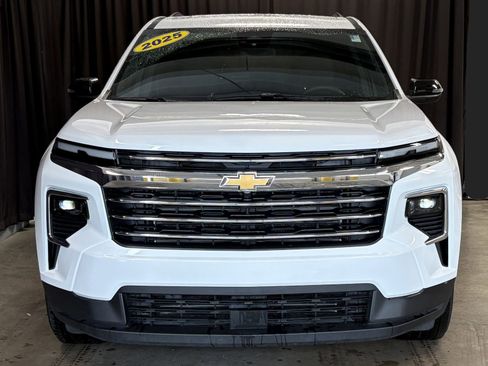 Used 2026 Chevrolet Traverse LT AWD/4WD image 3