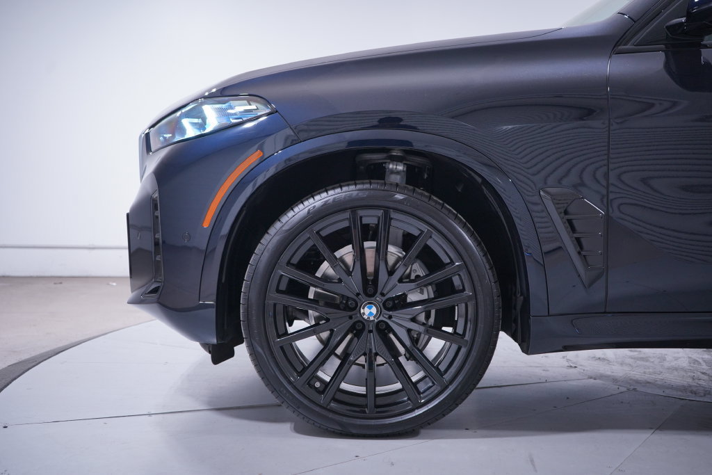 Used 2026 BMW X5 sDrive40i w/ M Sport Package RWD image 2
