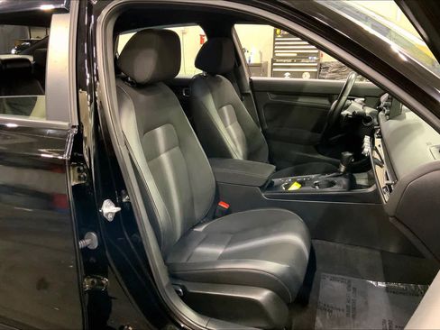 Used 2023 Honda Civic Sport image 8