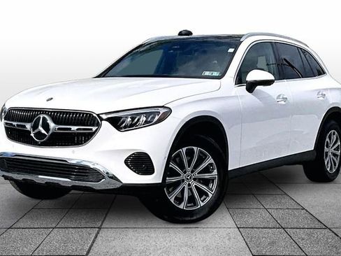 Certified 2025 Mercedes-Benz GLC 300 4MATIC image 4
