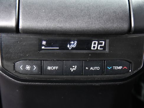 Used 2022 Toyota Highlander XSE image 39