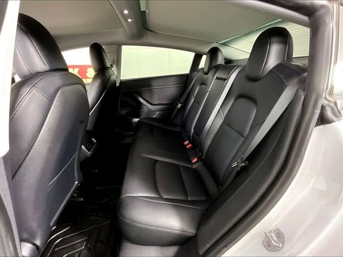 Used 2020 Tesla Model 3 Standard Range Plus image 16