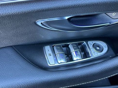 Used 2019 Mercedes-Benz E 300 image 12
