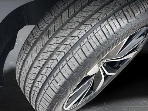 Used 2025 Volkswagen Atlas SEL Premium R-Line image 39