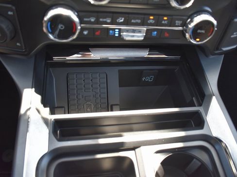 Used 2025 Ford F450 Lariat w/ FX4 Off-Road Package image 28