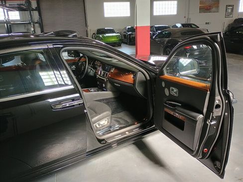 Used 2010 Rolls-Royce Ghost RWD image 35