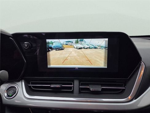 Used 2024 Chevrolet Trax LT image 16