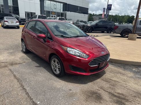 Used 2017 Ford Fiesta SE FWD image 1