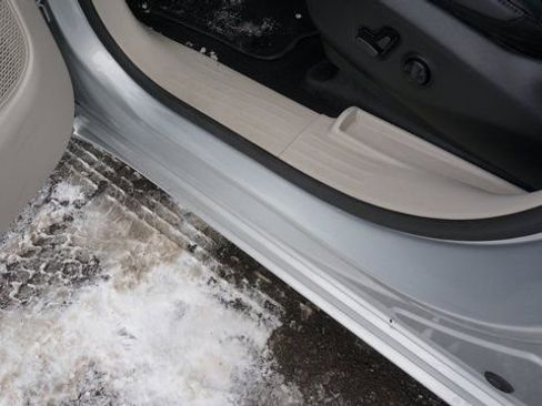 Used 2024 Chrysler Pacifica Touring-L image 29