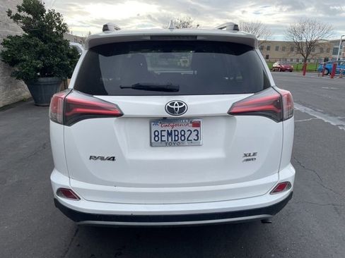 Used 2018 Toyota RAV4 XLE image 5
