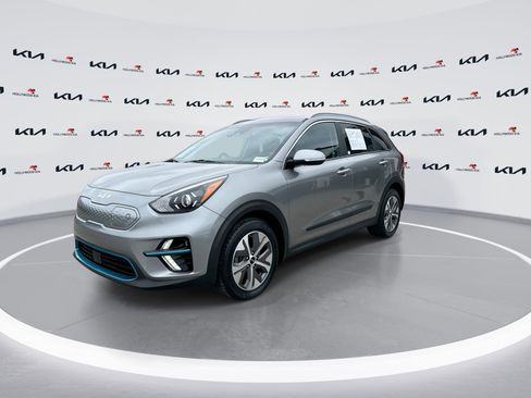 Used 2022 Kia Niro EX Premium w/ Cold Weather Package image 4