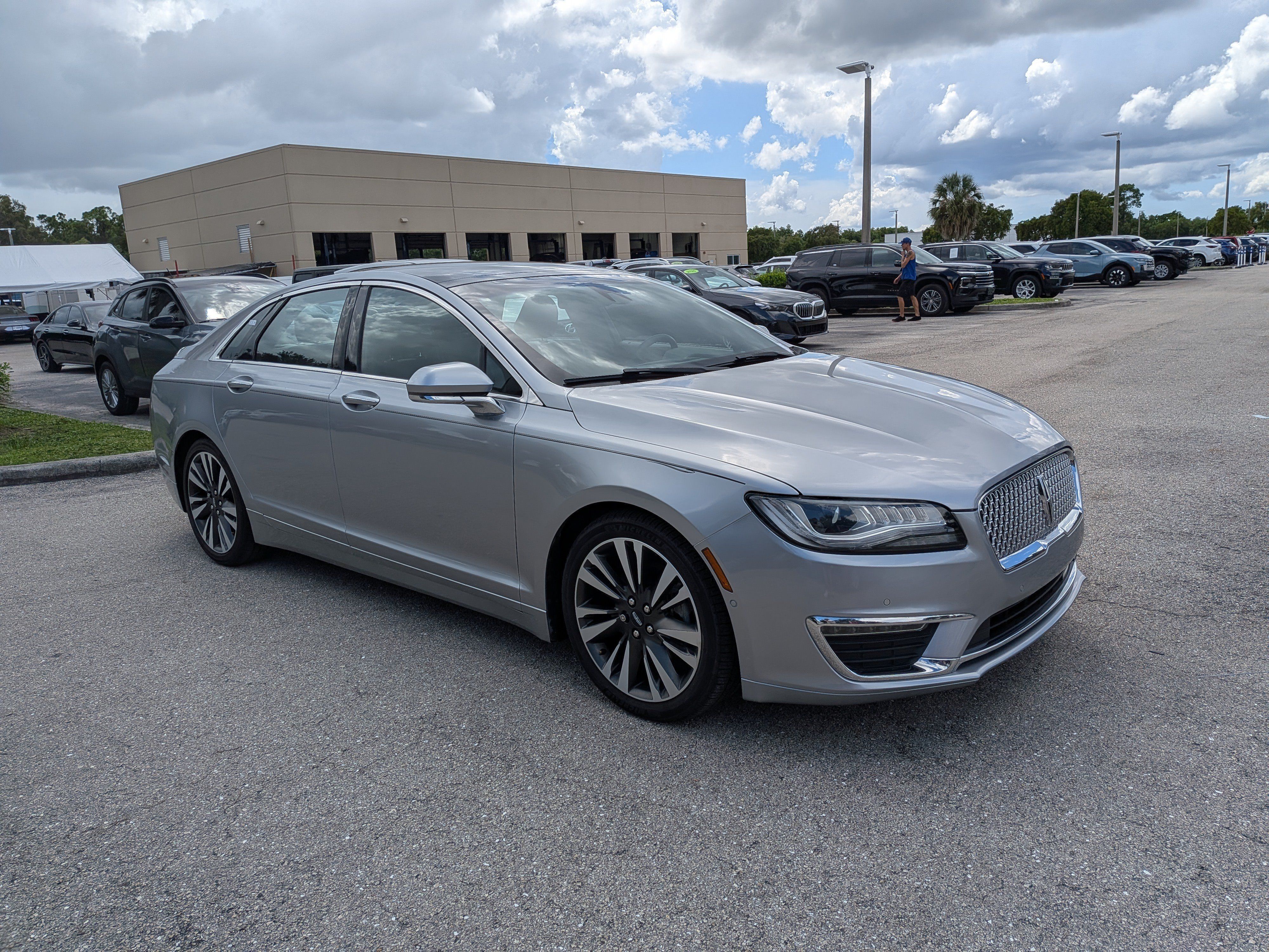 Used 2020 Lincoln MKZ Reserve w/ Elements Package FWD image 2