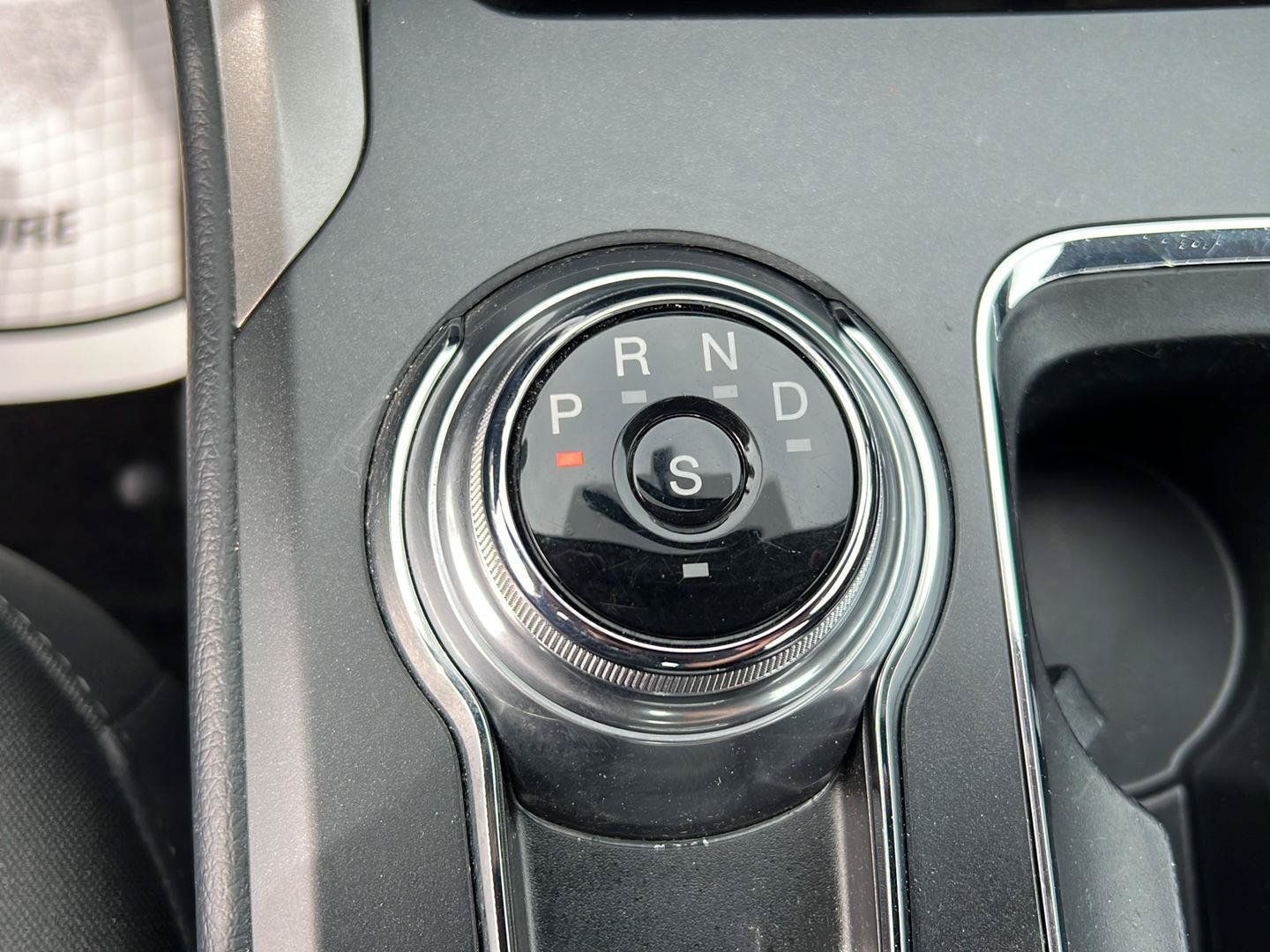 Used 2018 Ford Fusion SE w/ Fusion SE Technology Package FWD image 16