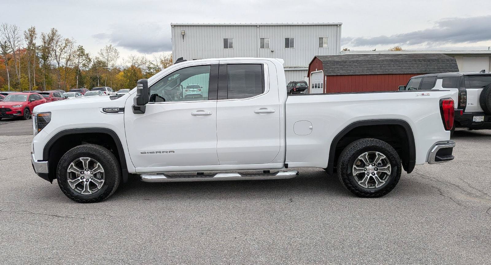 Used 2025 GMC Sierra 1500 SLE AWD/4WD image 6
