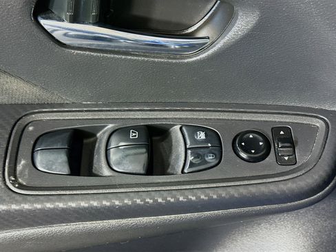 Used 2021 Nissan Versa SV image 24