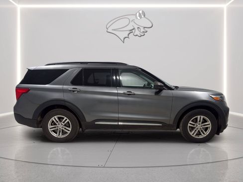 Certified 2022 Ford Explorer XLT w/ Equipment Group 202A AWD/4WD image 6