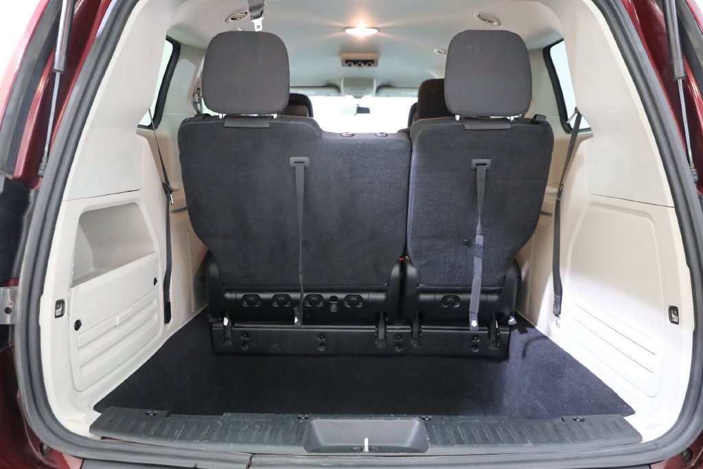 Used 2018 Dodge Grand Caravan SE w/ Rear Park Assist Package FWD image 8