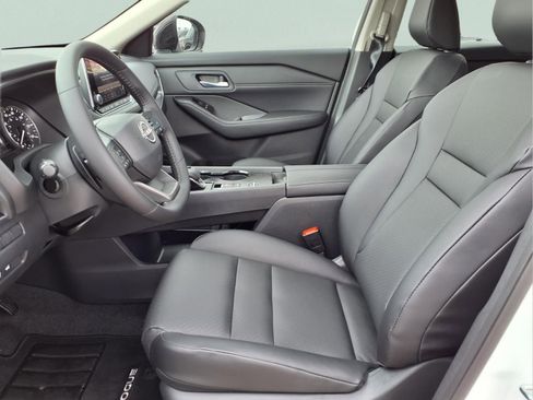 New 2026 Nissan Rogue SV FWD image 10