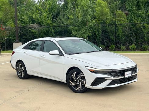 Used 2025 Hyundai Elantra SEL FWD image 1