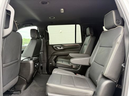 Used 2023 Chevrolet Suburban Premier AWD/4WD image 17