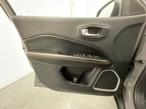 Used 2021 Jeep Compass Limited FWD image 9