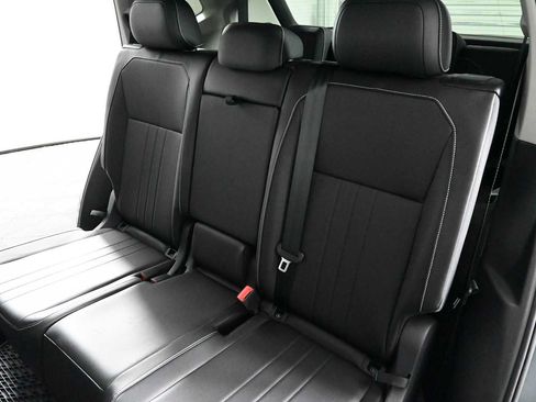 Certified 2023 Volkswagen Tiguan SE FWD image 13