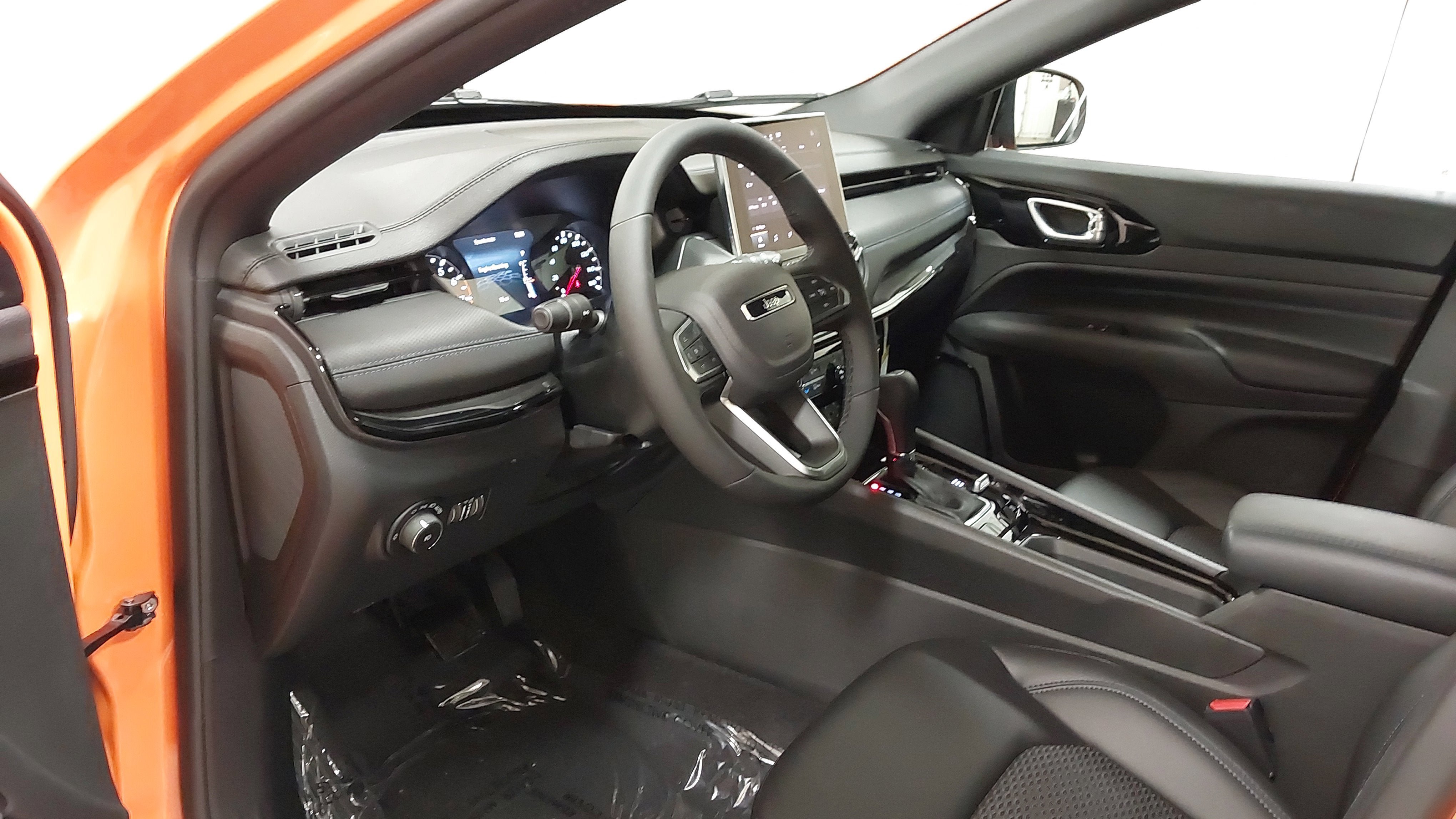 New 2026 Jeep Compass Latitude AWD/4WD image 18