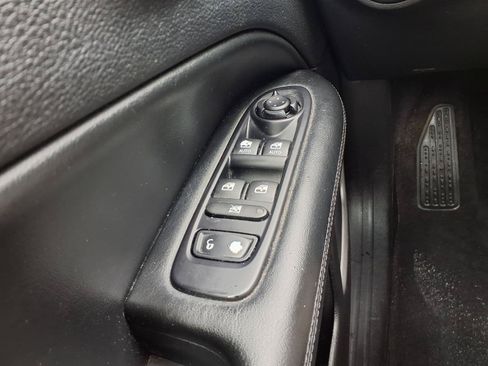 Used 2019 Jeep Compass Latitude FWD image 10