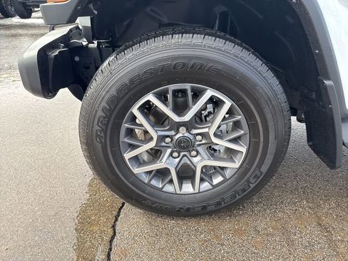 Certified 2025 Jeep Wrangler Sahara image 9