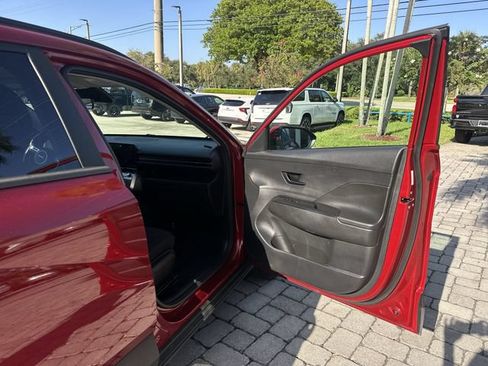 Used 2025 Hyundai Kona SEL FWD image 23