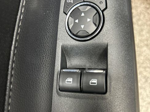Used 2018 Ford Mustang Coupe RWD image 10