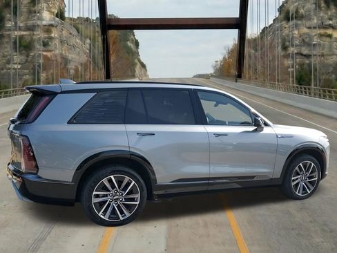 New 2026 Cadillac Vistiq Luxury AWD/4WD image 11