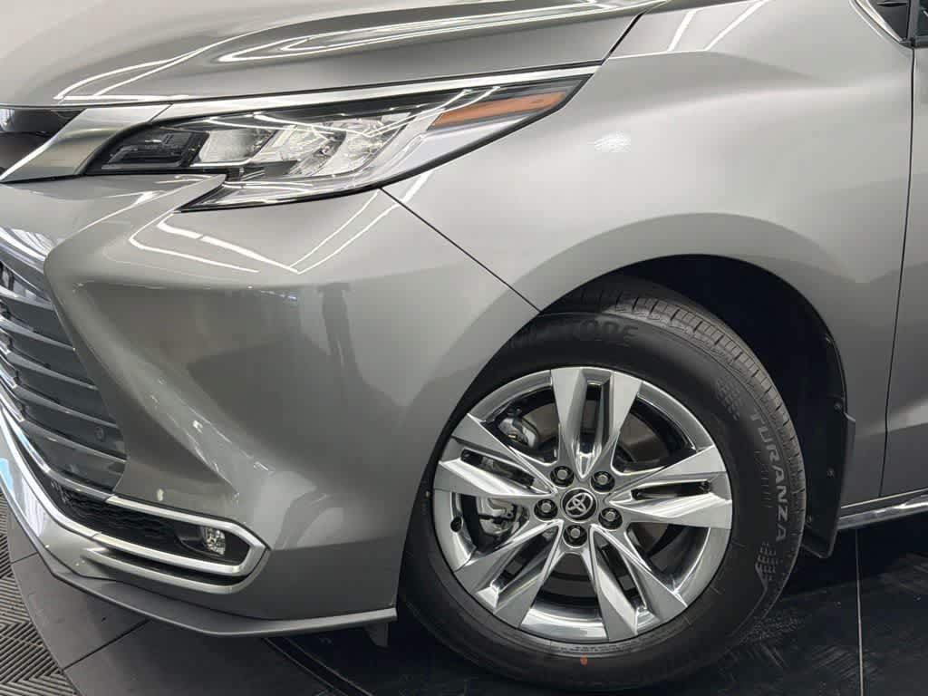 Certified 2026 Toyota Sienna Limited FWD image 5