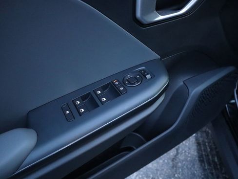 New 2025 Kia K4 LXS image 17