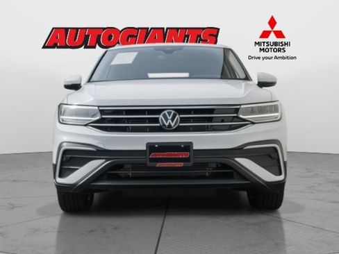 Used 2024 Volkswagen Tiguan SE image 2