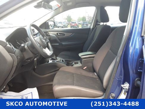 Used 2020 Nissan Rogue Sport S image 11